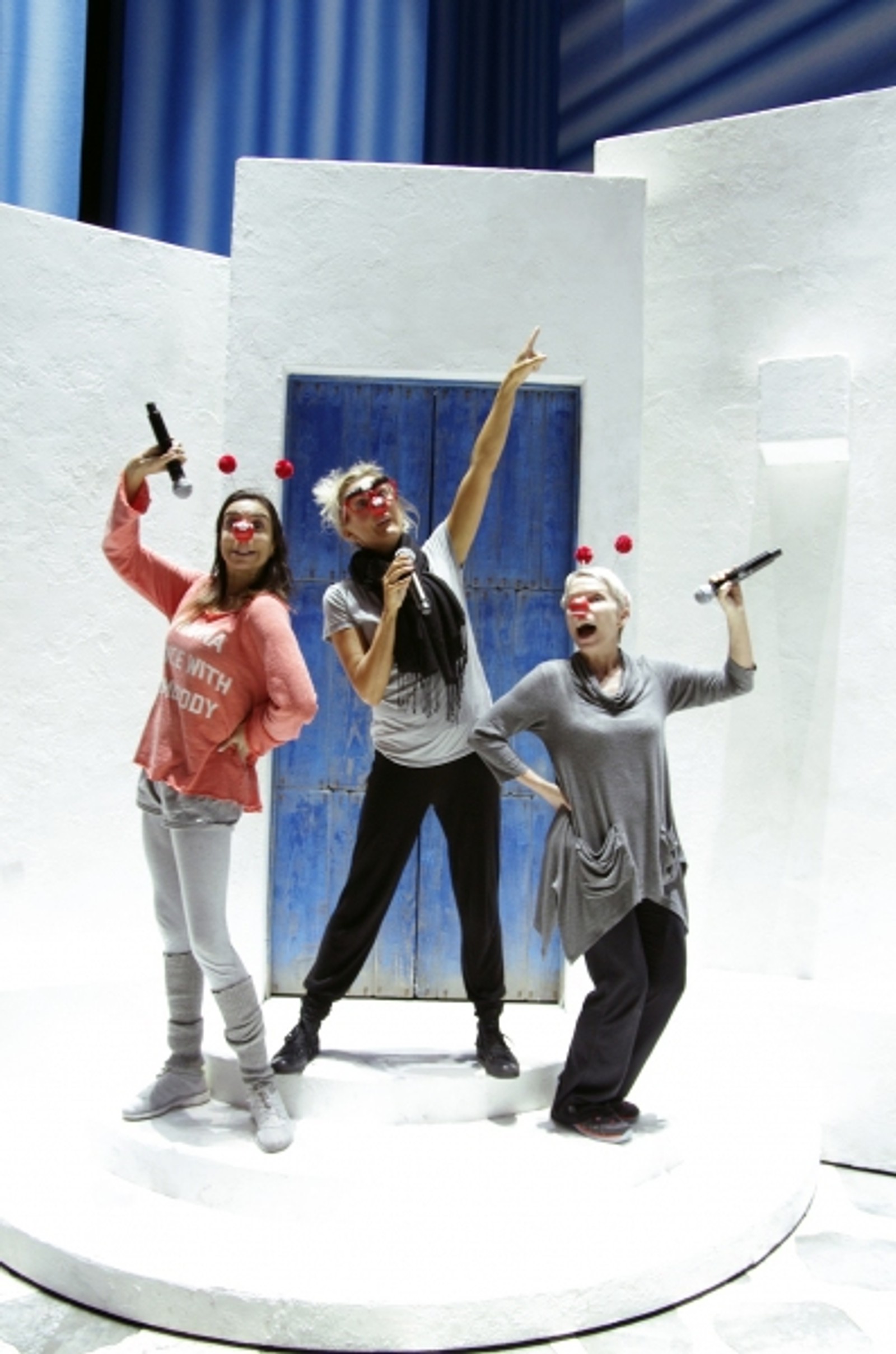 Photo Flash: MAMMA MIA! International Touring Cast Supports Red Nose Day Danceathon — photo 2 of 3