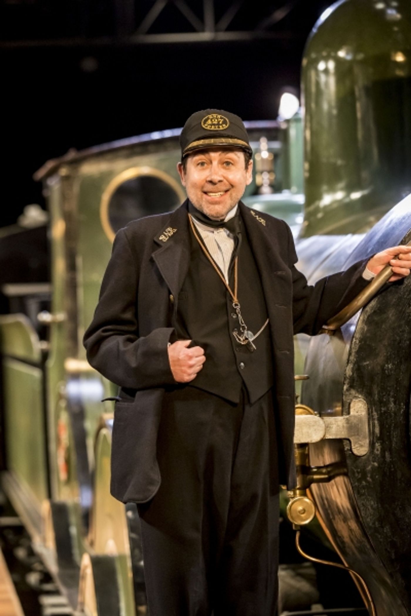 Photo Flash: Sean Hughes Joins THE RAILWAY CHILDREN at King's Cross Tonight  Image