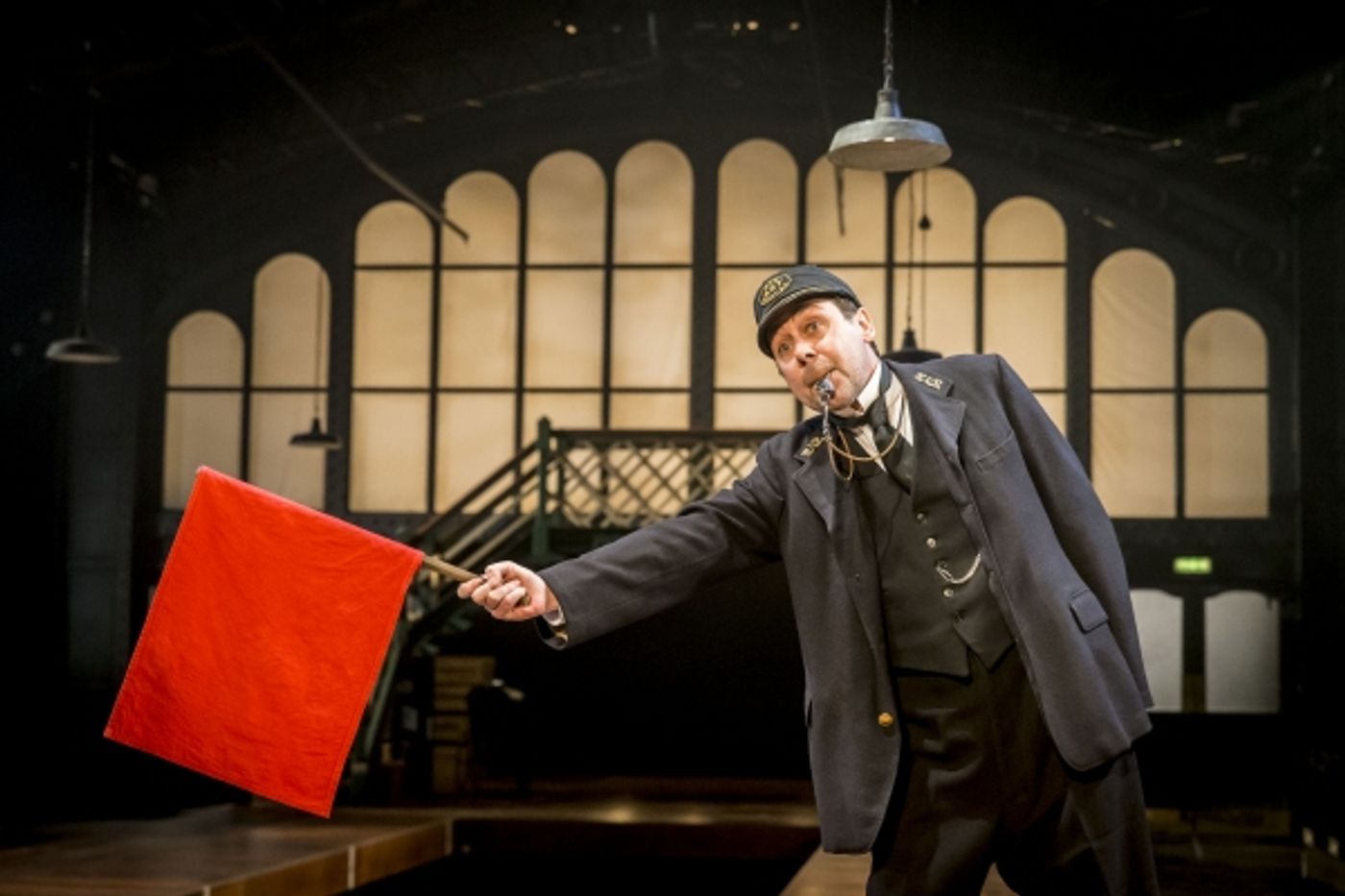 Photo Flash: Sean Hughes Joins THE RAILWAY CHILDREN at King's Cross Tonight  Image