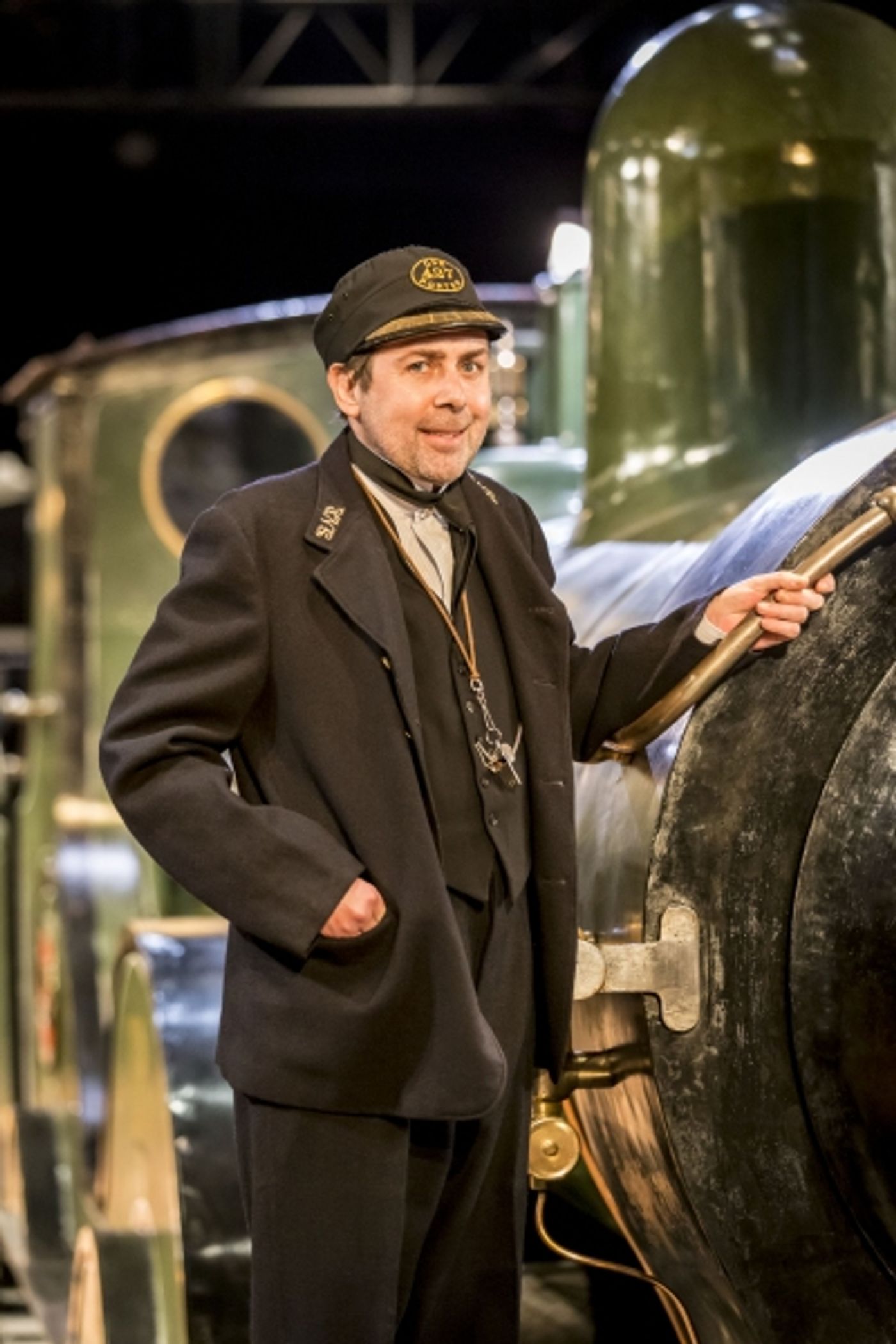 Photo Flash: Sean Hughes Joins THE RAILWAY CHILDREN at King's Cross Tonight  Image