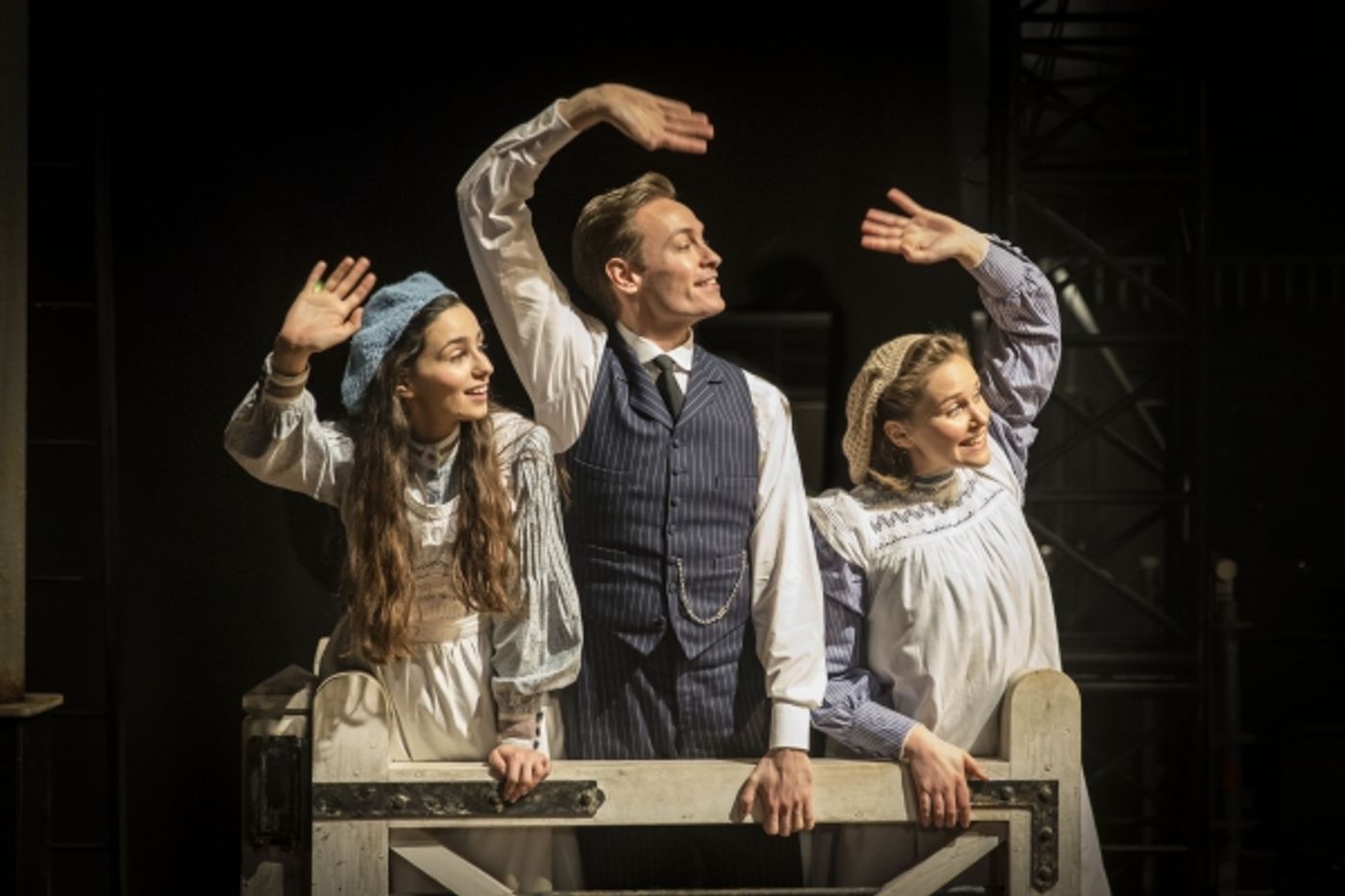 Photo Flash: Sean Hughes Joins THE RAILWAY CHILDREN at King's Cross Tonight  Image