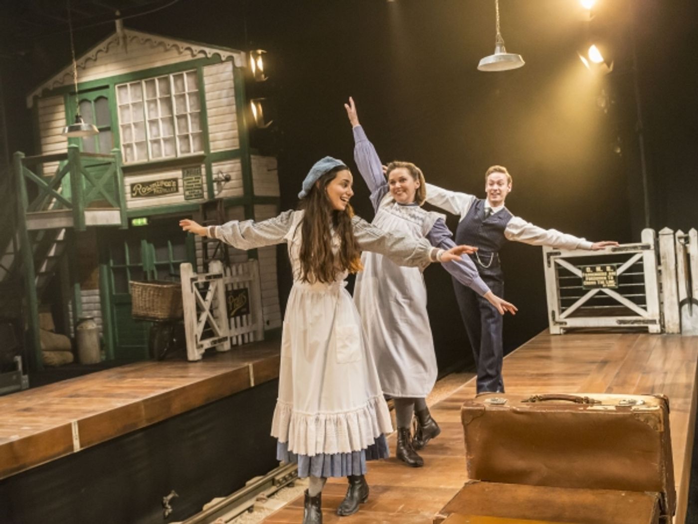 Photo Flash: Sean Hughes Joins THE RAILWAY CHILDREN at King's Cross Tonight  Image