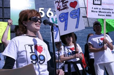 Frances Fisher speaks at Pro-99 rally in front of Actorsâ€™ Equity offices Photo