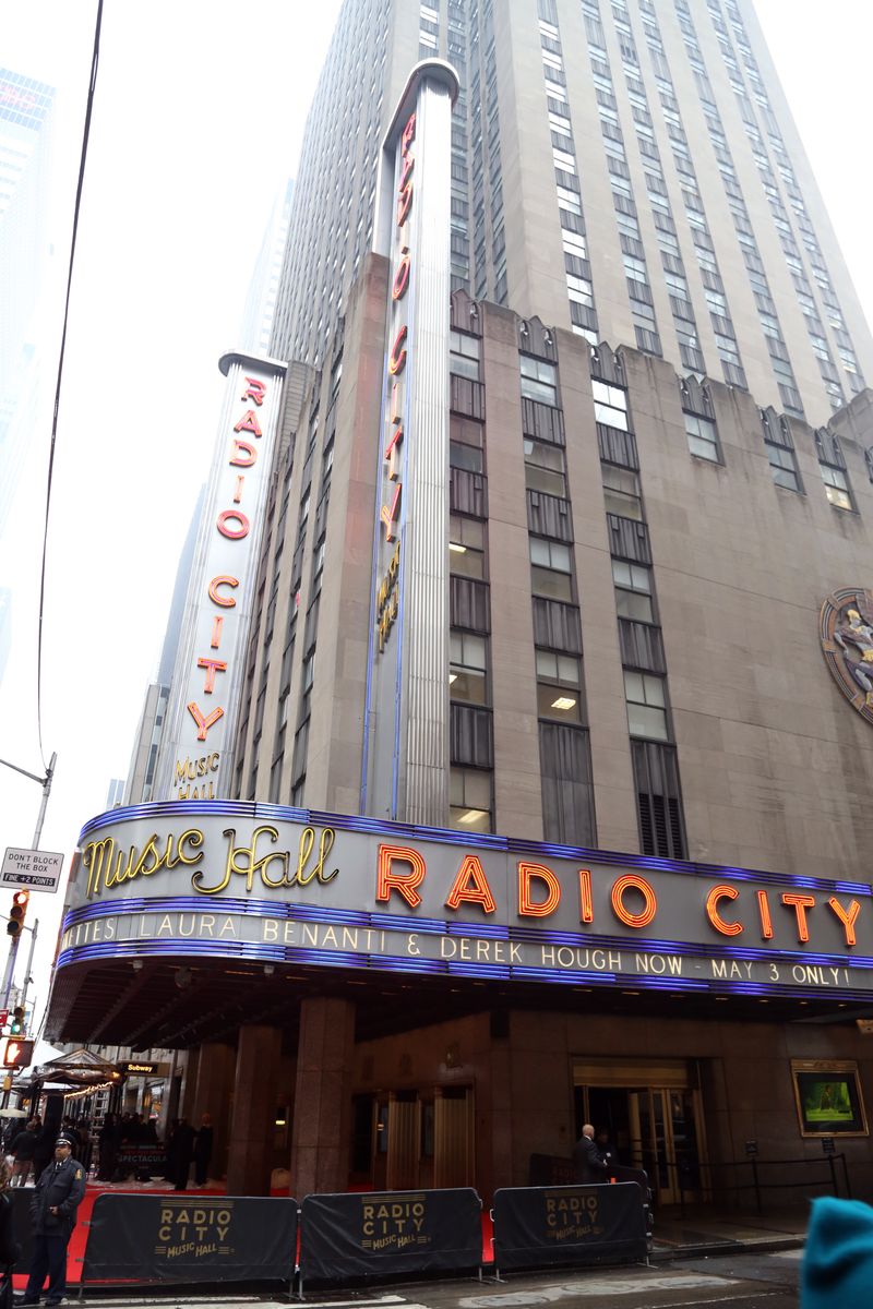 Photo Coverage: On the Red Carpet for the NEW YORK SPRING SPECTACULAR! — photo 2 of 57