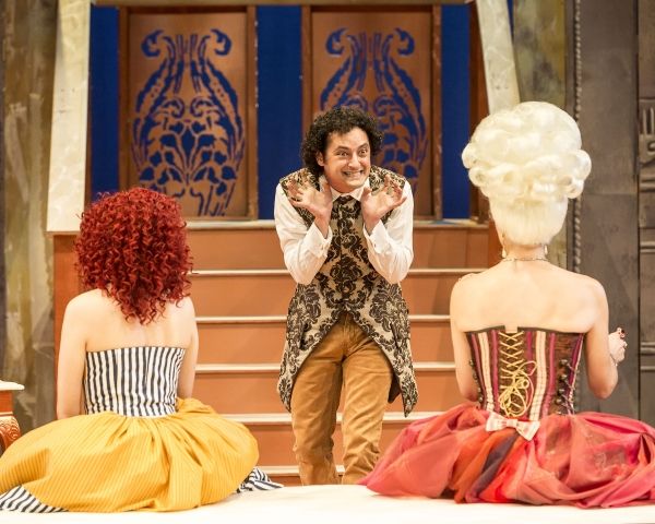 Angela Sauer (Suzanne) and Elyse Mirto (Countess Almaviva) look on as Jeremy Guskin ( Photo