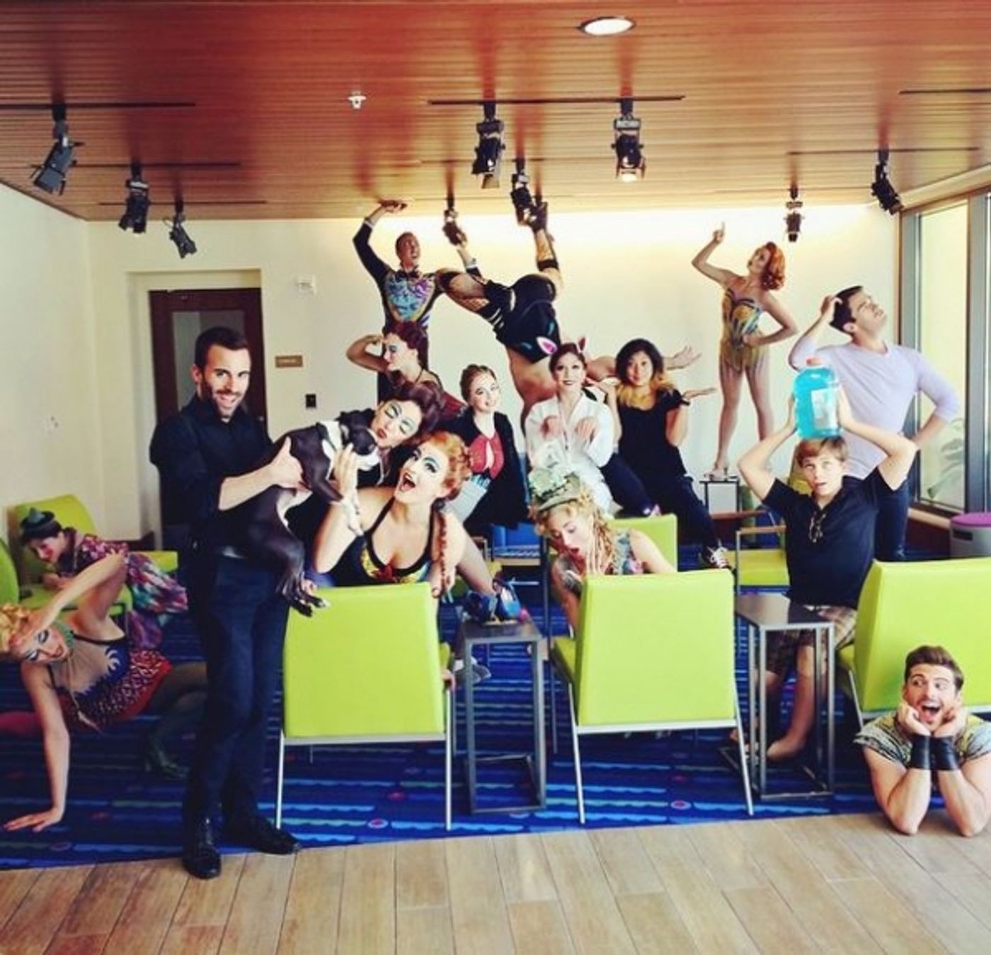 Photo Flash: Saturday Intermission Pics - 4/04 - HONEYMOON IN VEGAS Takes Final #SIP, PIPPIN Cast Hunts Easter Eggs, and More!  Image