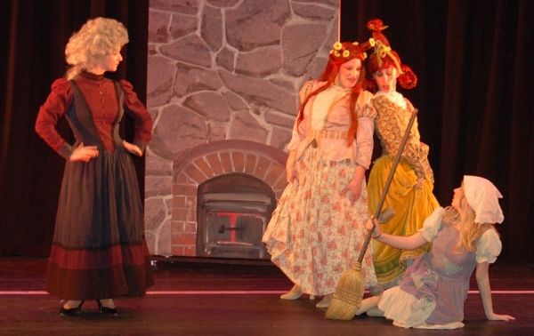 Photo Flash: First Look at CINDERELLA at the Engeman — photo 3 of 16