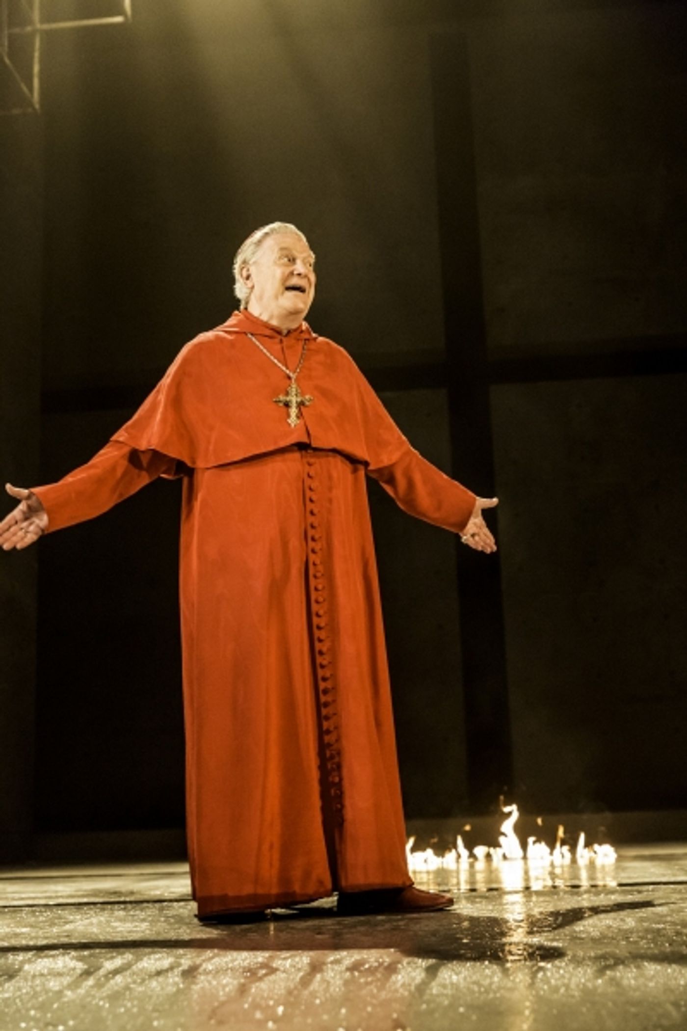 Photo Flash: Welcome to Court- First Look at WOLF HALL: PARTS 1 & 2 on Broadway!  Image