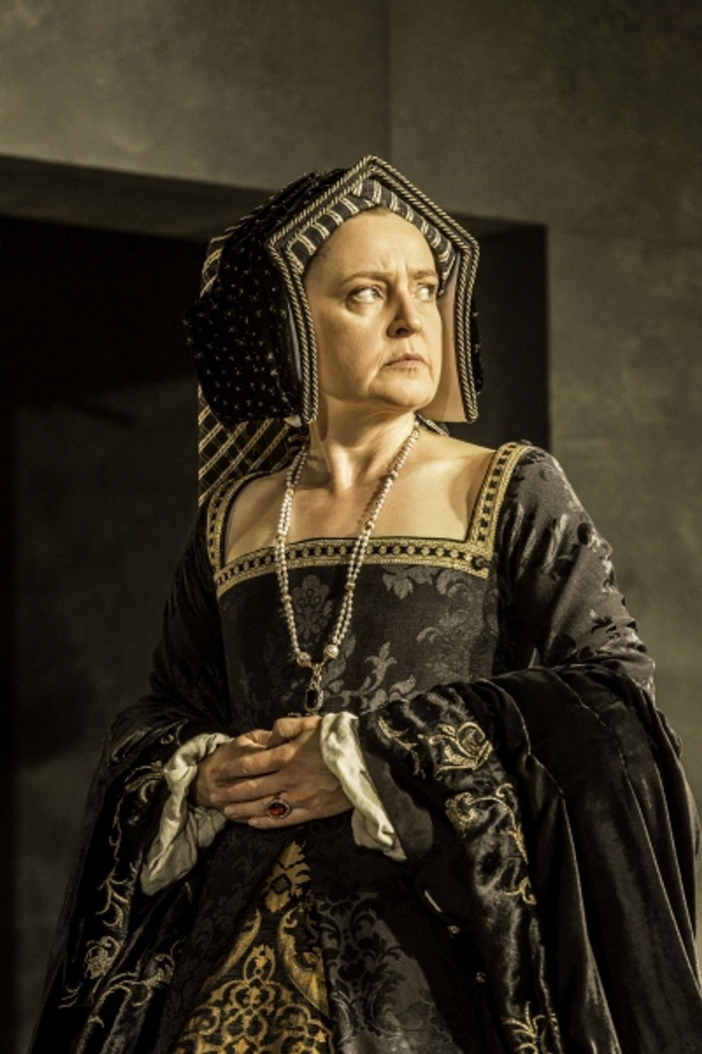 Photo Flash: Welcome to Court- First Look at WOLF HALL: PARTS 1 & 2 on Broadway!  Image
