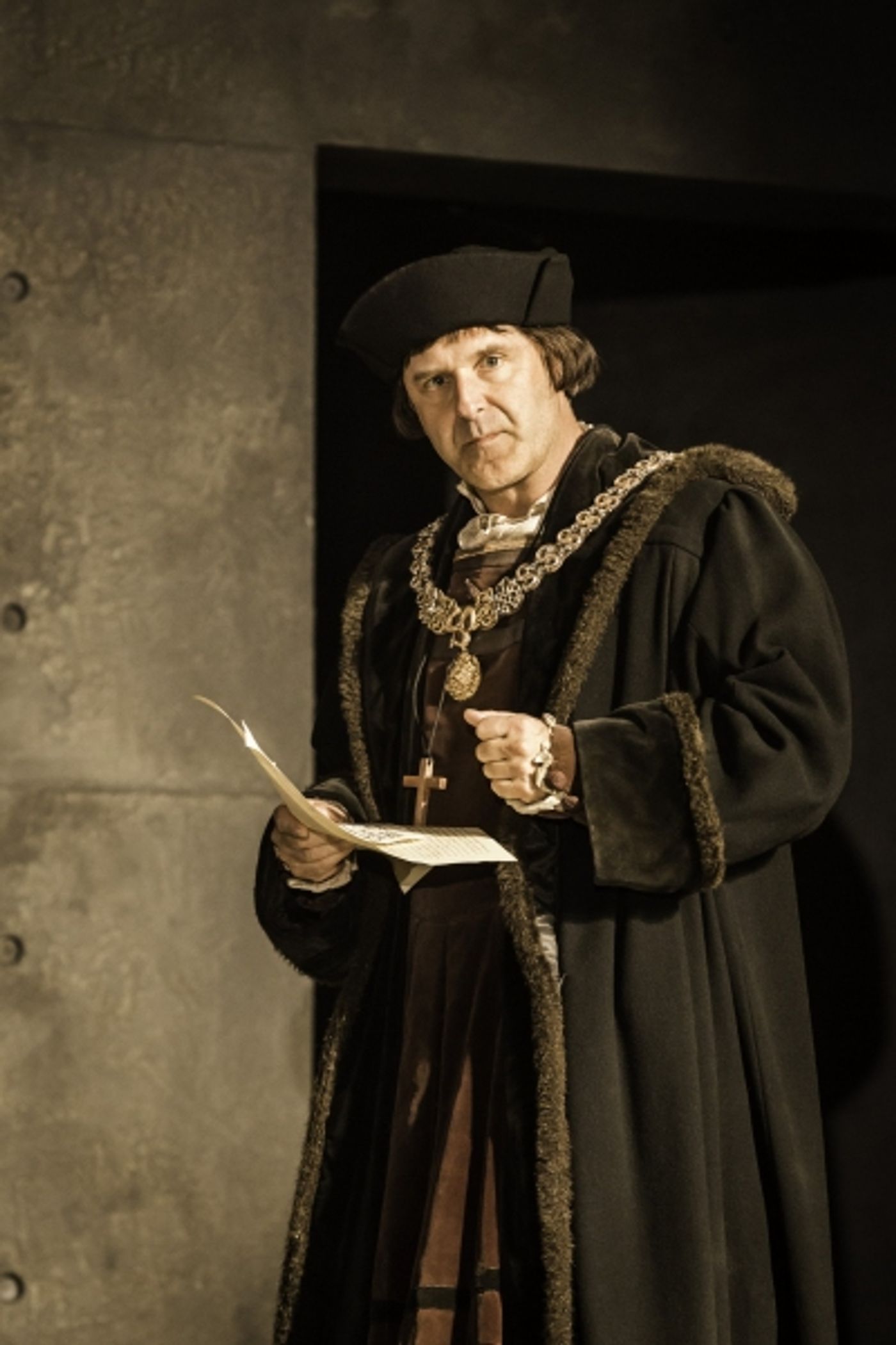 Photo Flash: Welcome to Court- First Look at WOLF HALL: PARTS 1 & 2 on Broadway!  Image