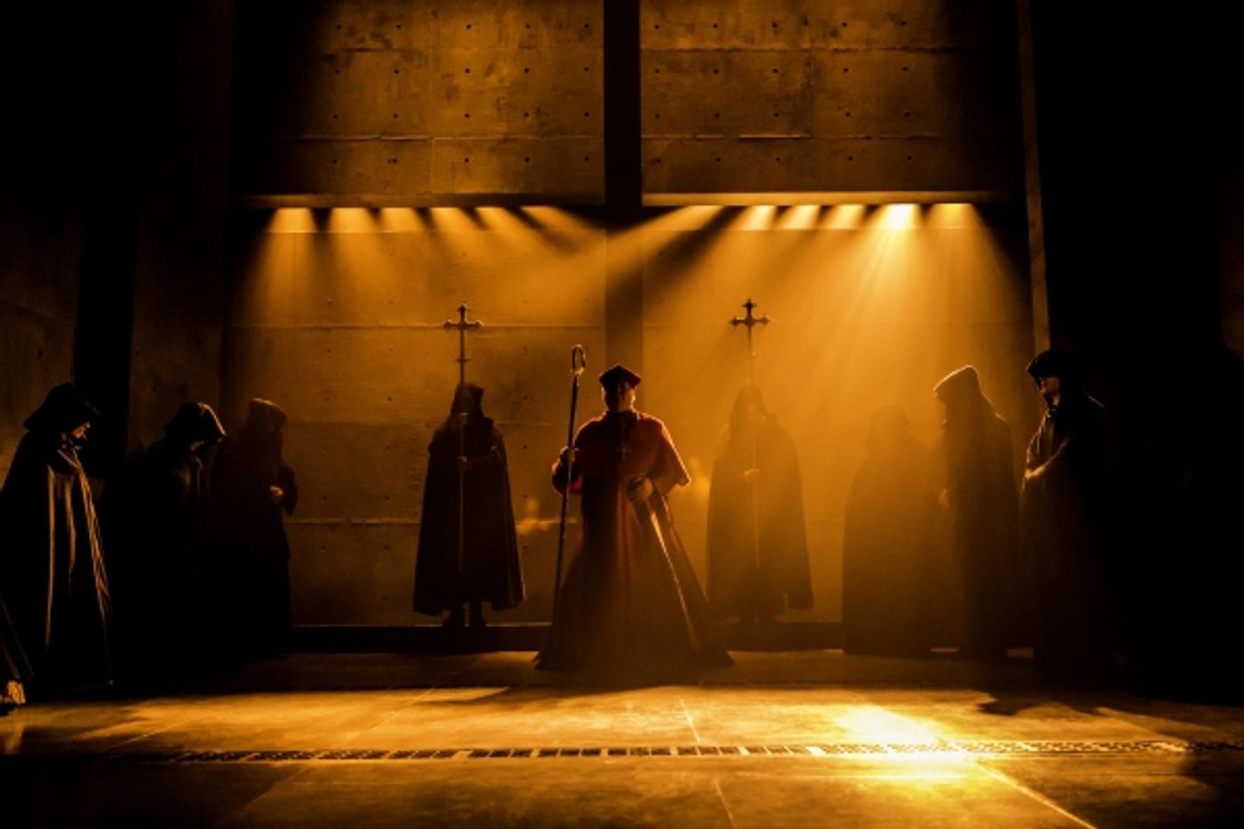 Photo Flash: Welcome to Court- First Look at WOLF HALL: PARTS 1 & 2 on Broadway!  Image