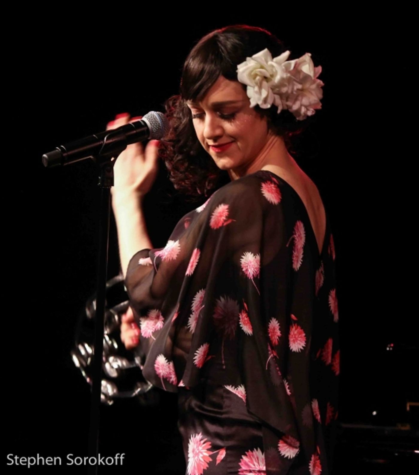 Photo Coverage: Tony Winner Lena Hall Makes Cafe Carlyle Debut!  Image