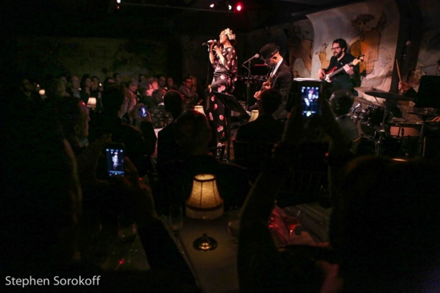 Photo Coverage: Tony Winner Lena Hall Makes Cafe Carlyle Debut!  Image