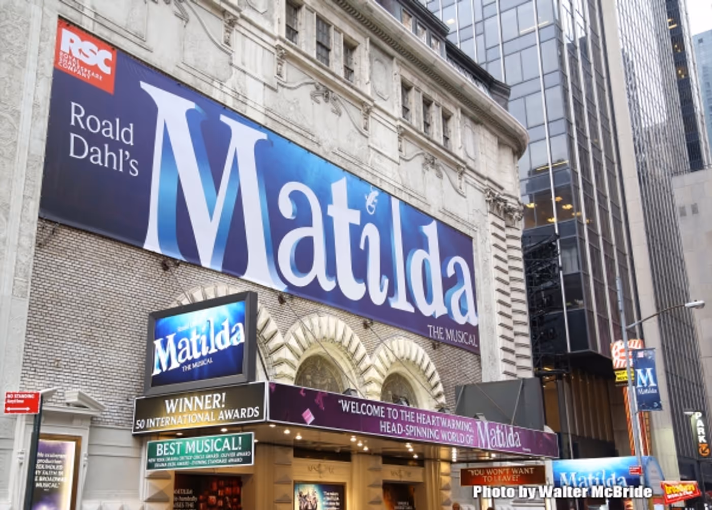 Photo Coverage: MATILDA Cast Celebrates Two Naughty Years on Broadway! Image