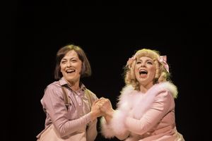 Laura Pulver, Gemma Sutton Photo