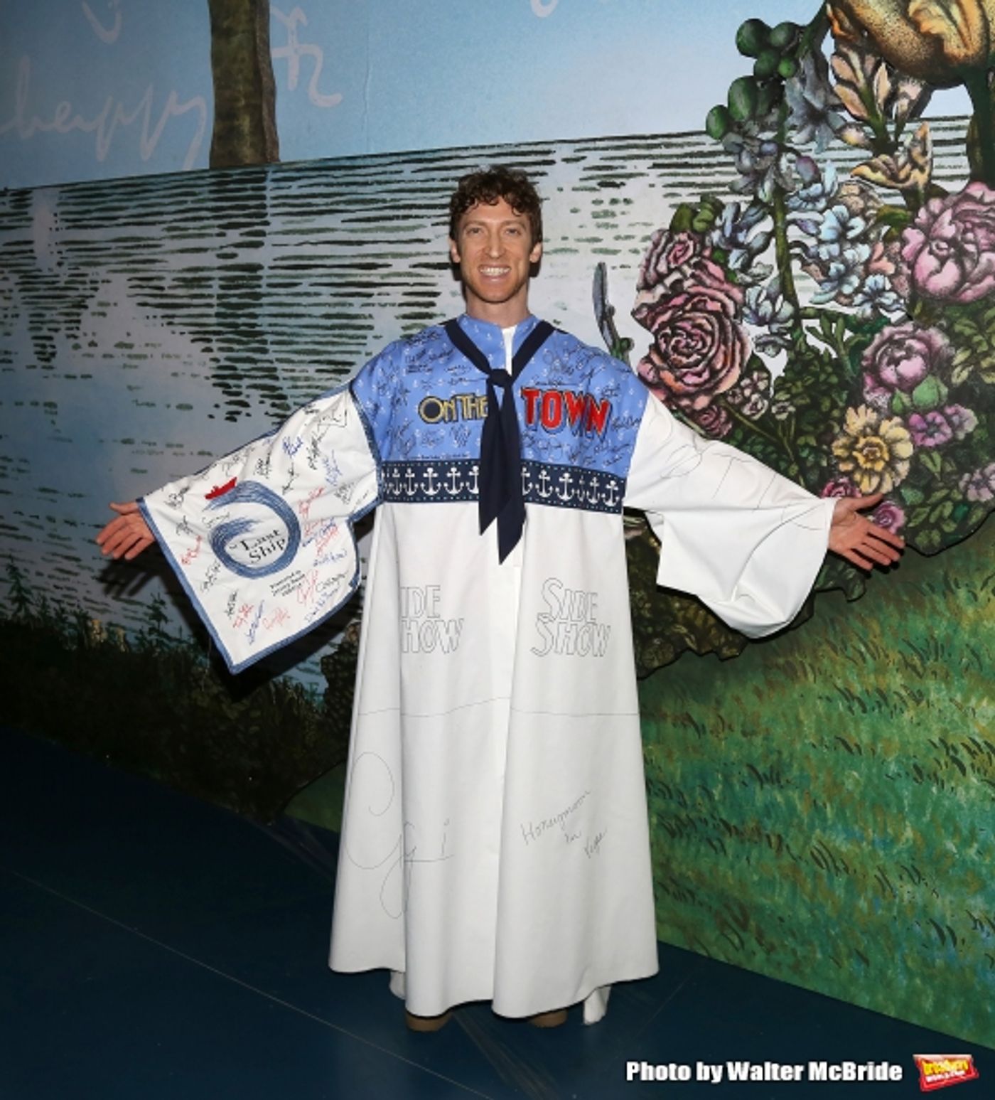 Exclusive Photo Coverage: Inside the FINDING NEVERLAND Gypsy Robe Ceremony! Image