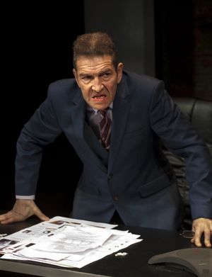 Greg Hicks as Editor Morris Honeyspoon Photo