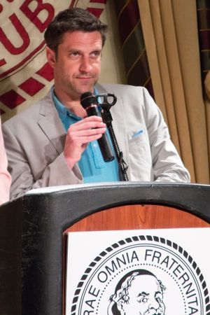 Raul Esparza @ BroadwayWorld Raul Esparza Photo