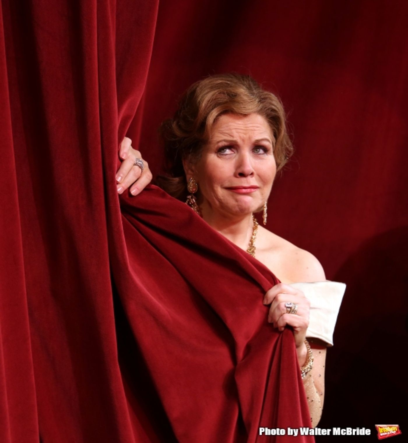 Photo Coverage: La Diva Arrives! LIVING ON LOVE Takes Opening Night Bows  Image