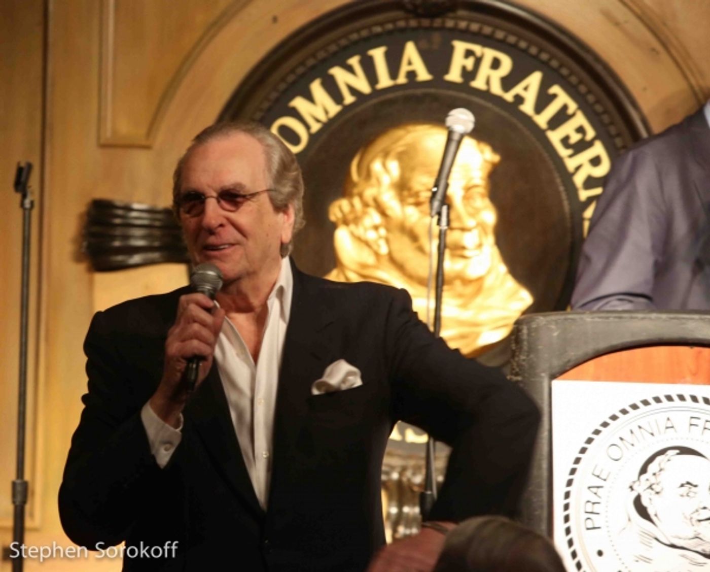 Photo Coverage: Bernadette Peters, Danny Aiello, Mayor David Dinkins & Others Celebrate Irv Welzer at the Friars  Image