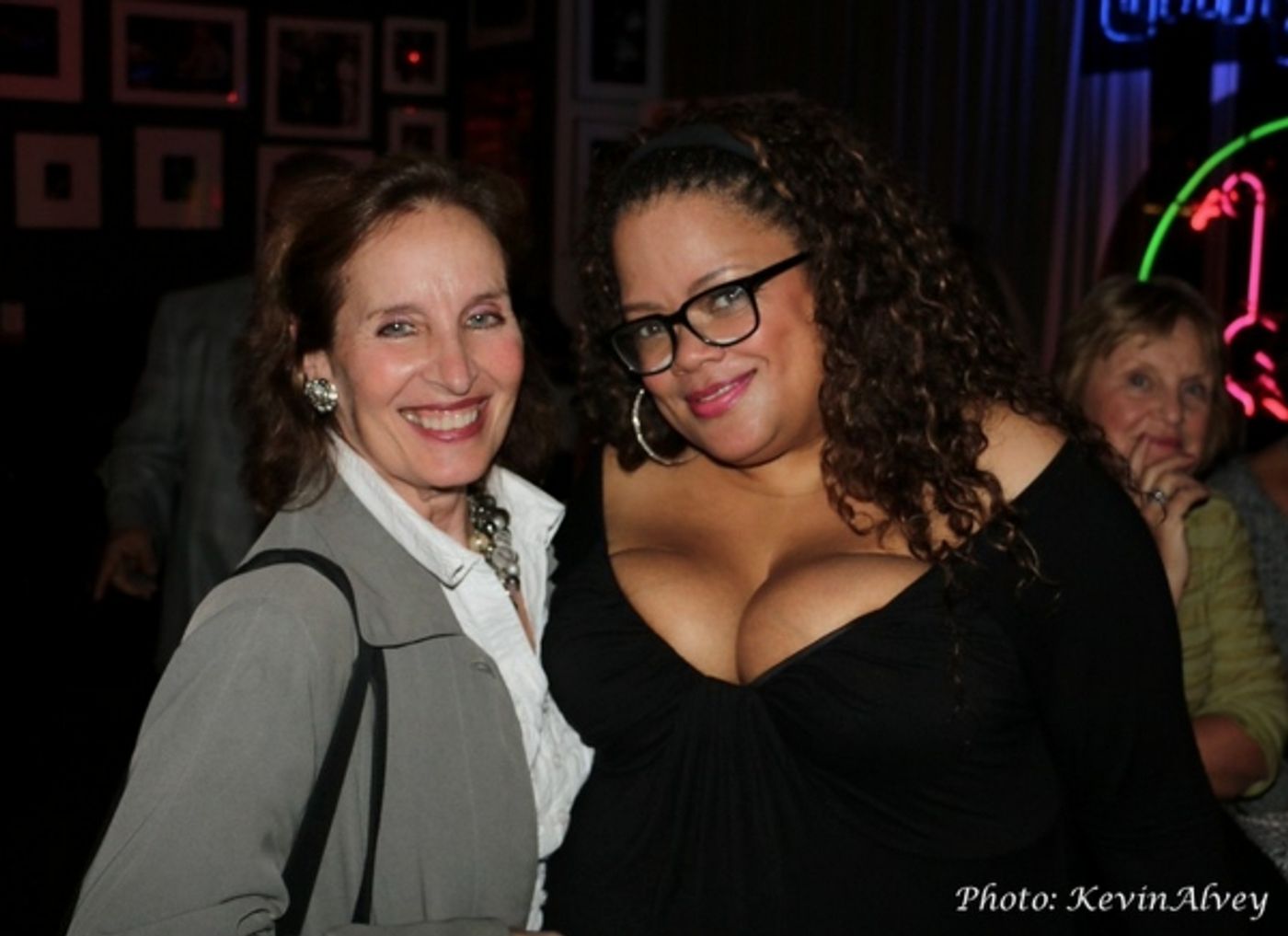 Photo Flash: Natalie Douglas Performs 'The Music of Dolly Parton' at Birdland  Image