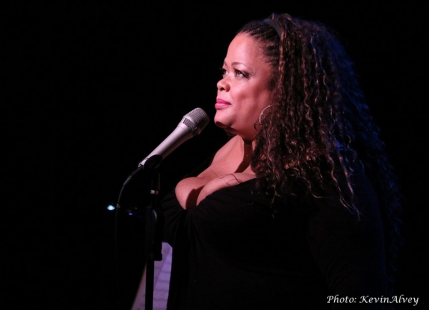 Photo Flash: Natalie Douglas Performs 'The Music of Dolly Parton' at Birdland  Image