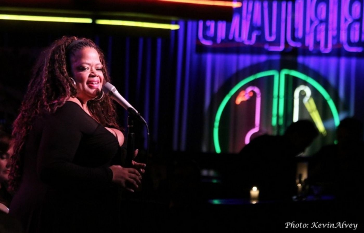 Photo Flash: Natalie Douglas Performs 'The Music of Dolly Parton' at Birdland  Image