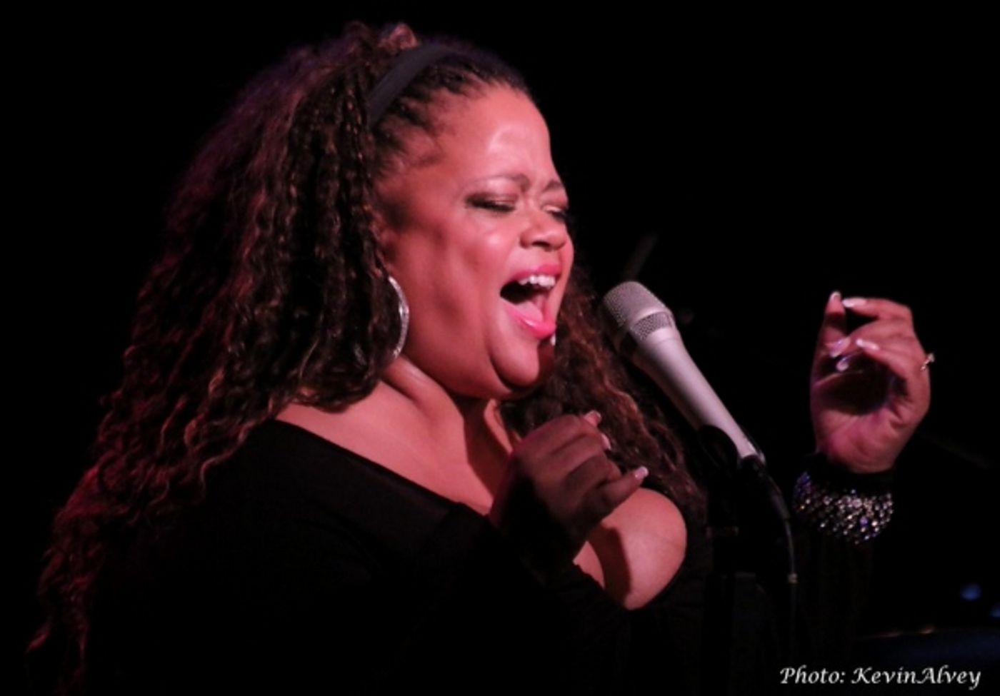Photo Flash: Natalie Douglas Performs 'The Music of Dolly Parton' at Birdland  Image