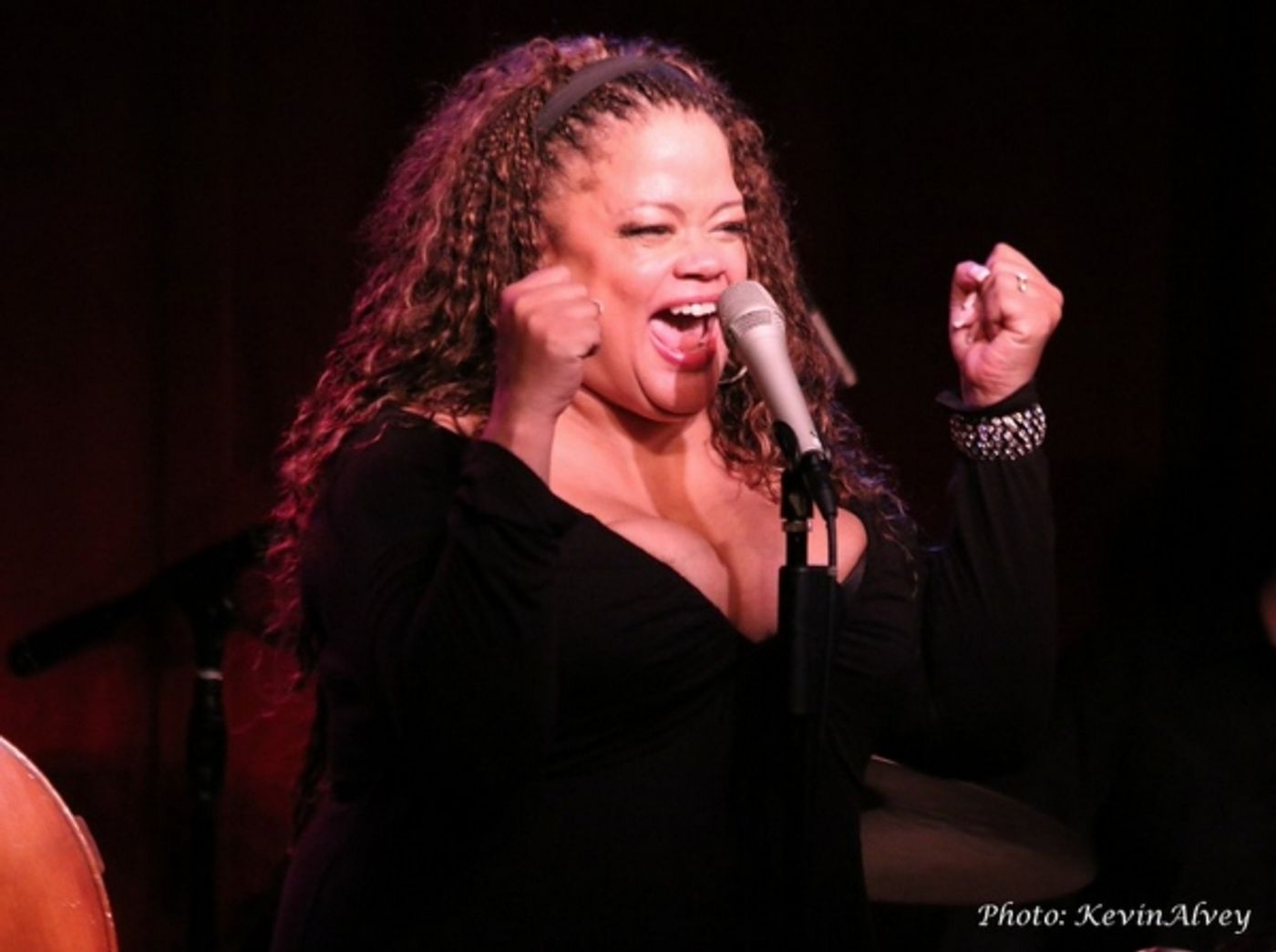 Photo Flash: Natalie Douglas Performs 'The Music of Dolly Parton' at Birdland  Image