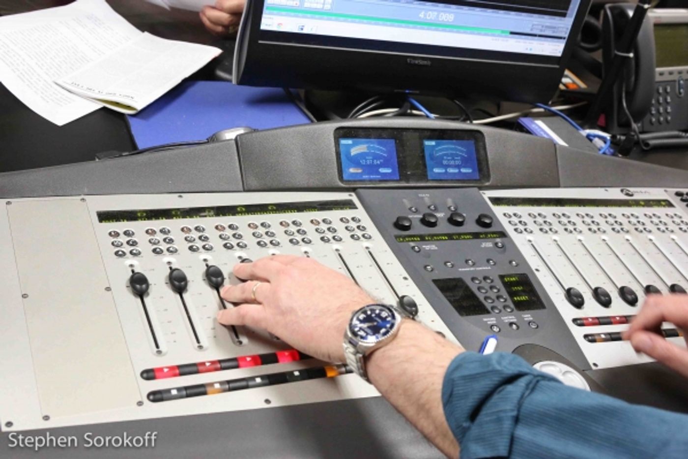 Photo Coverage: William Ivey Long Visits Jamie deRoy & Peter LeDonne on Backstage with Peter Ledonne  Image