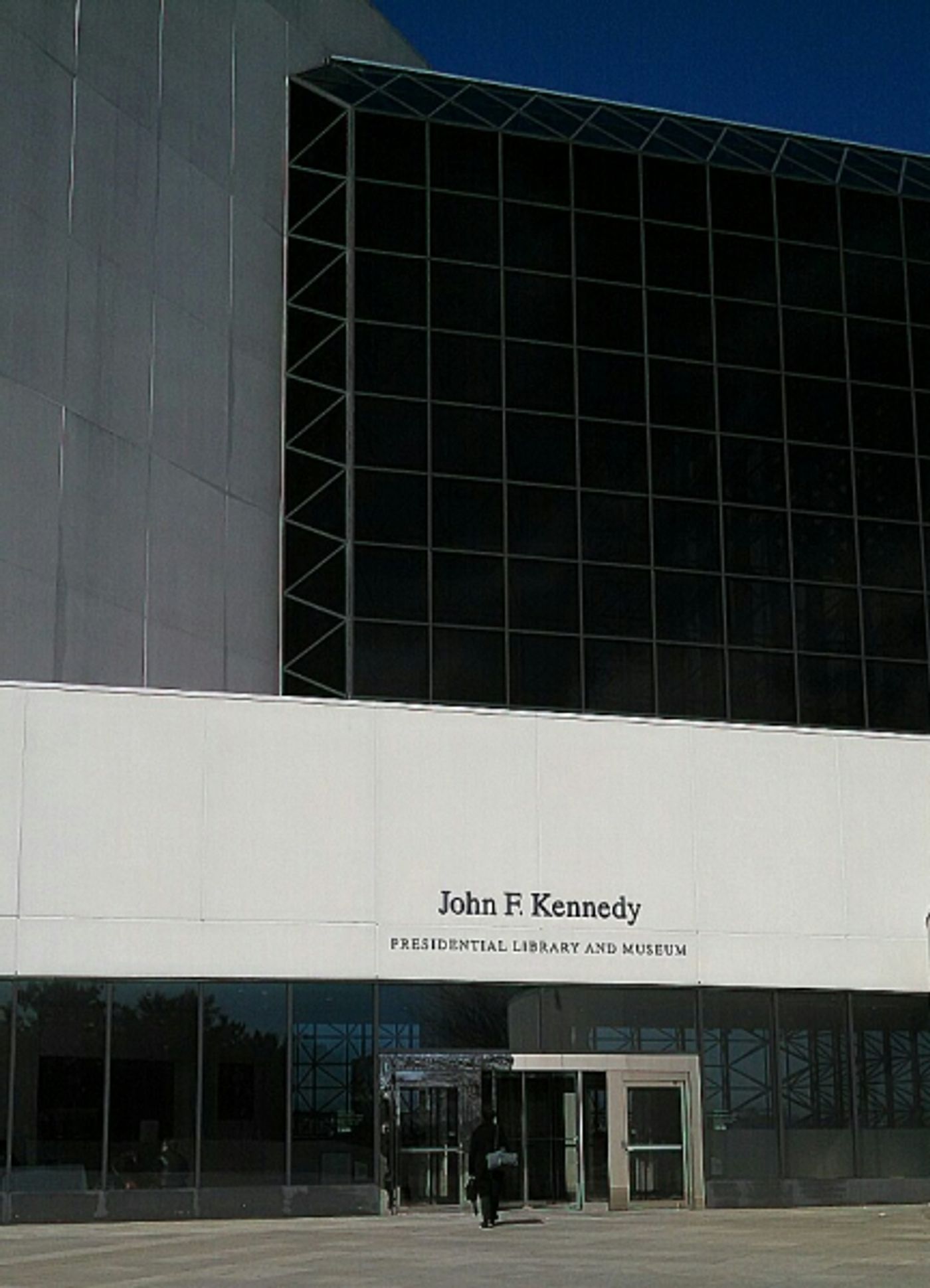 Photo Flash: Beautiful Soup's 28 MARCHANT AVENUE Star Visits The Kennedy Library Photo Flash: Beautiful Soup's 28 MARCHANT AVENUE Star Visits The Kennedy Library Image