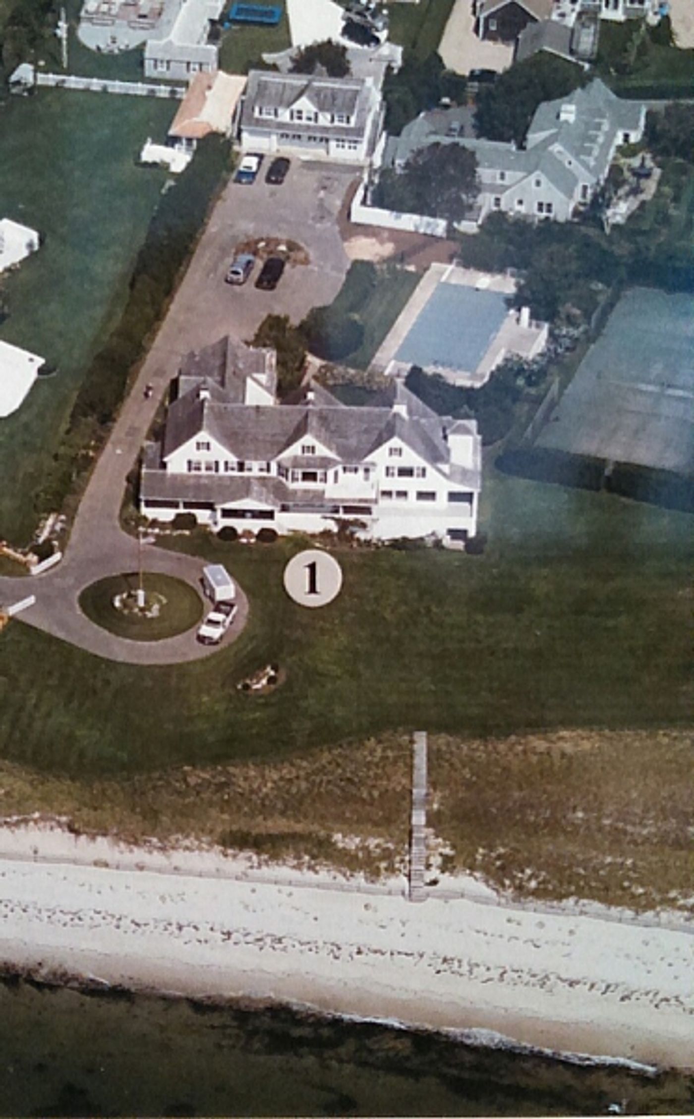 Photo Flash: Beautiful Soup's 28 MARCHANT AVENUE Star Visits The Kennedy Library Photo Flash: Beautiful Soup's 28 MARCHANT AVENUE Star Visits The Kennedy Library Image