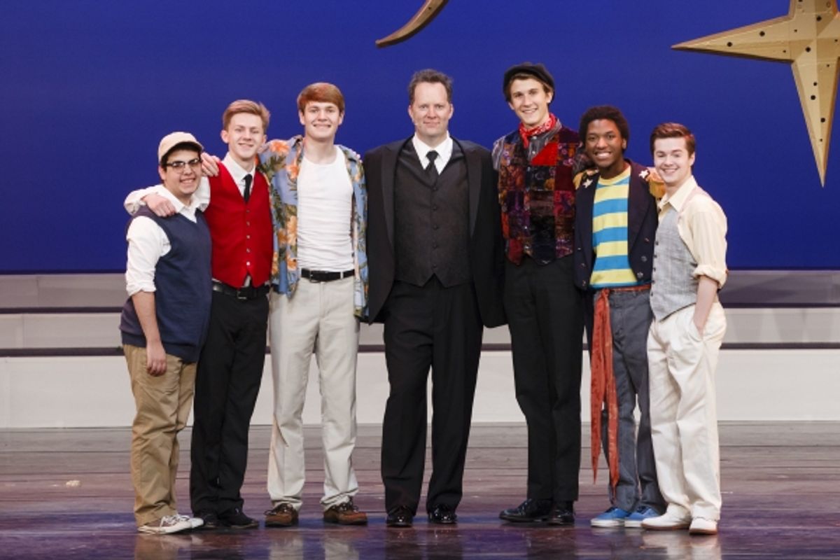 Shuler Hensley (center) with Students at 