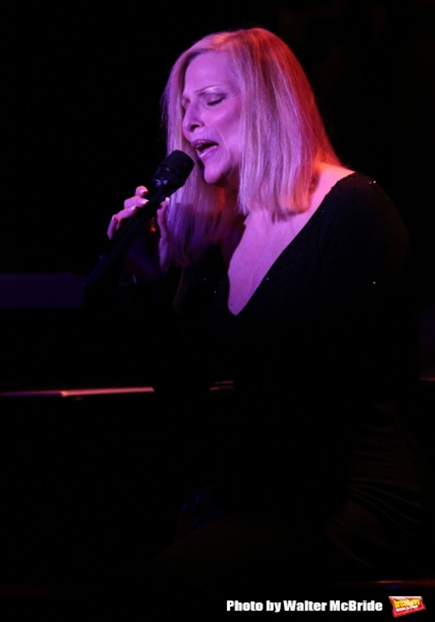 Exclusive Photo Coverage: Roslyn Kind Returns to 54 Below Exclusive Photo Coverage: Roslyn Kind Returns to 54 Below Image