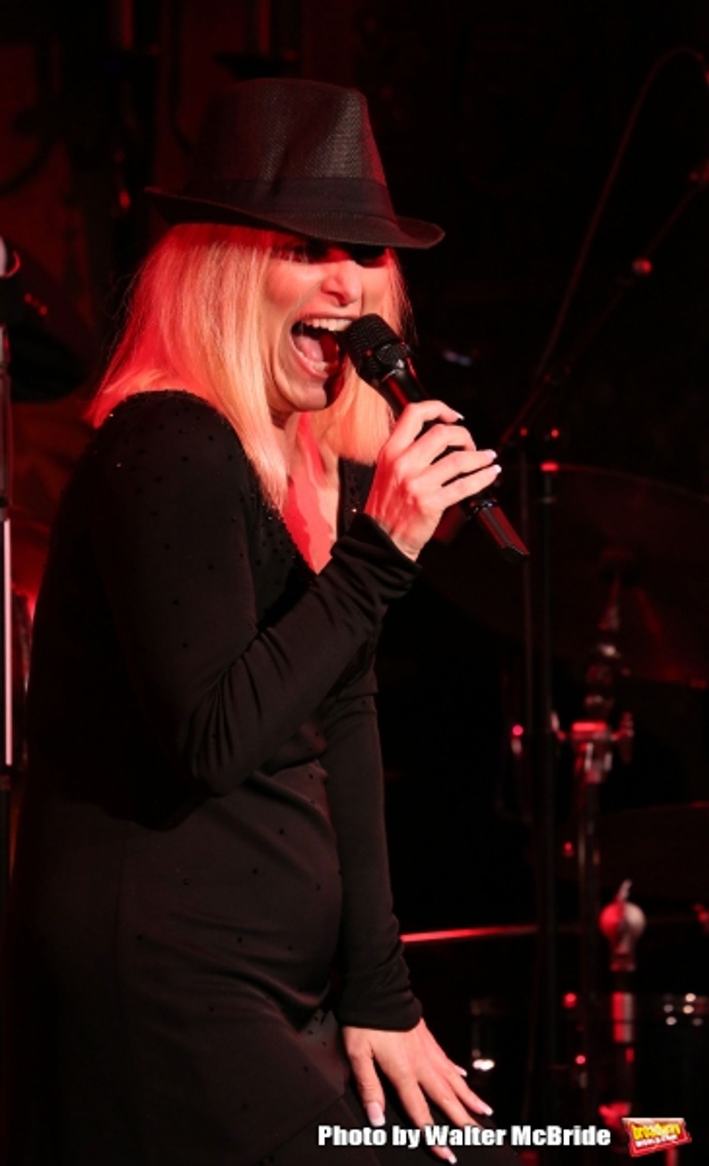 Exclusive Photo Coverage: Roslyn Kind Returns to 54 Below Exclusive Photo Coverage: Roslyn Kind Returns to 54 Below Image