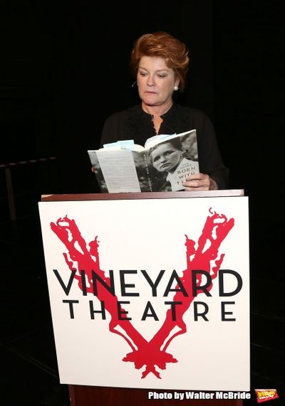 Kate Mulgrew  Photo