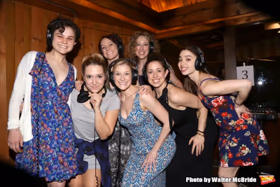 The female ensemble  Photo