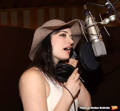 Laura Michelle Kelly  Photo
