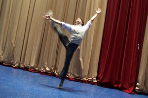 Peter Chursin warming up before ''Shipoopi.'' Photo