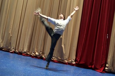 Peter Chursin warming up before ''Shipoopi.'' Photo
