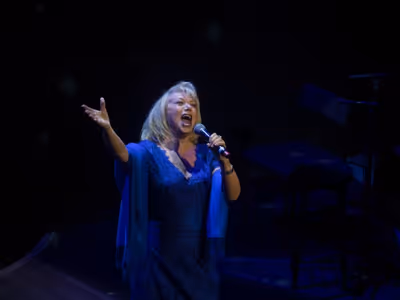Elaine Paige Photo