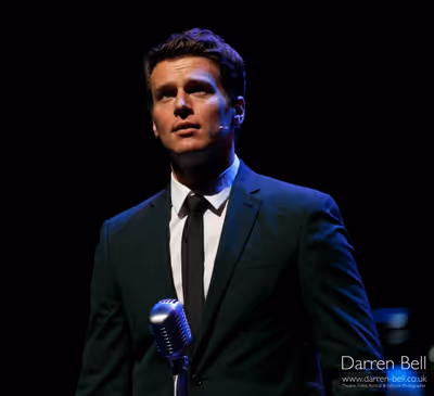 Jonathan Groff Photo