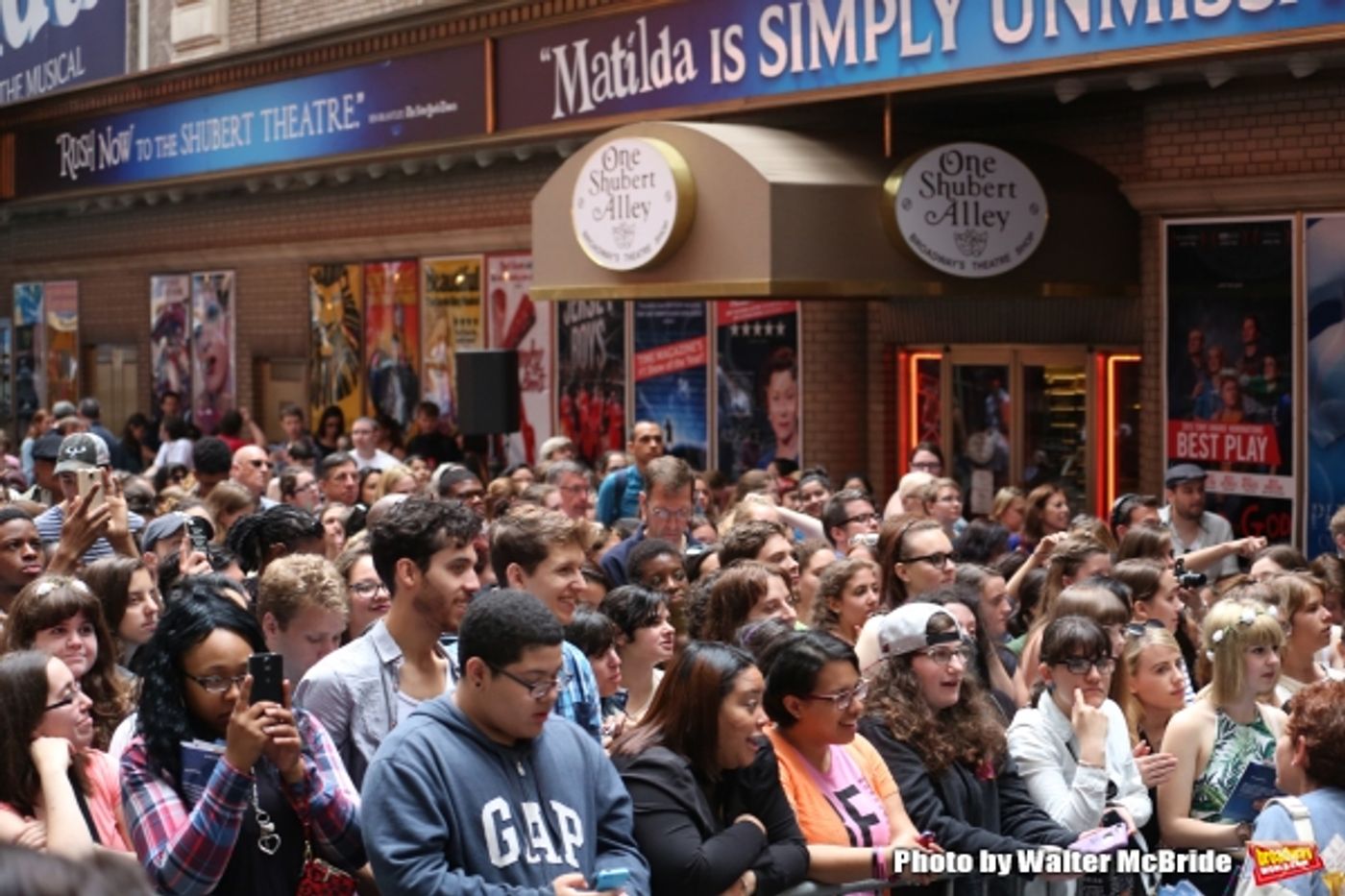 Photo Coverage: Singin' in the Street! Broadway Unites for Another Year of Stars in the Alley - Part One  Image