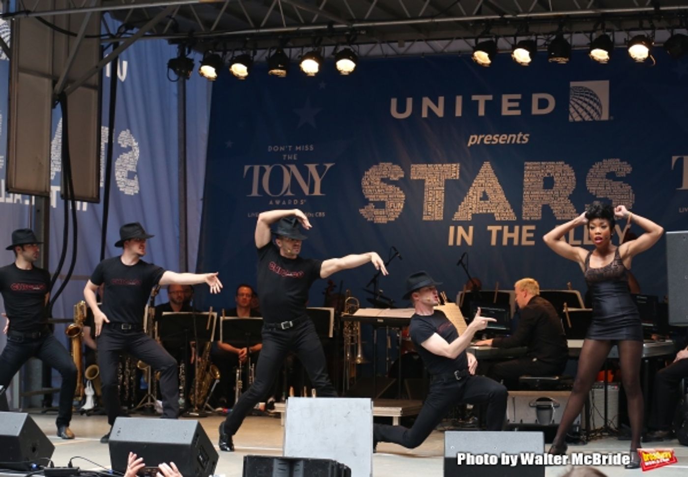 Photo Coverage: Singin' in the Street! Broadway Unites for Another Year of Stars in the Alley - Part One  Image