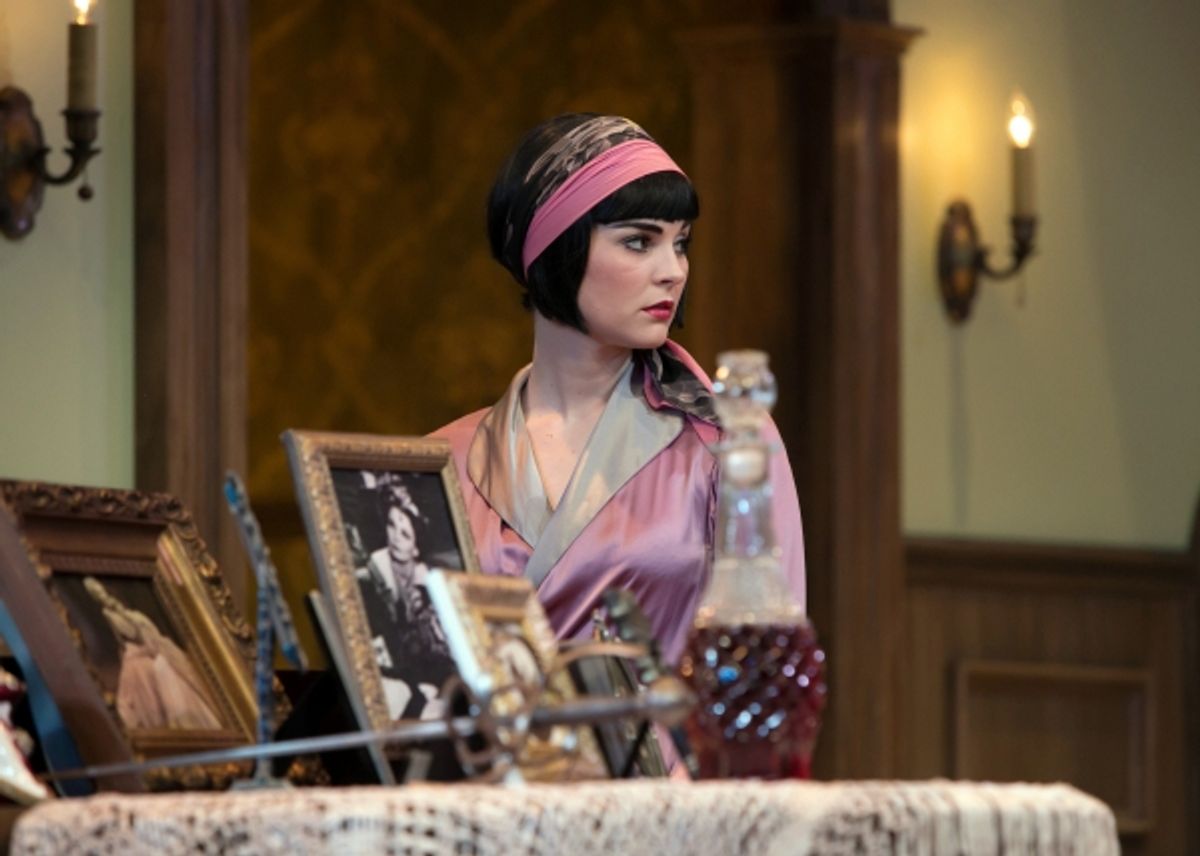 Gwen Cavendish (Samantha Bruce).   at 