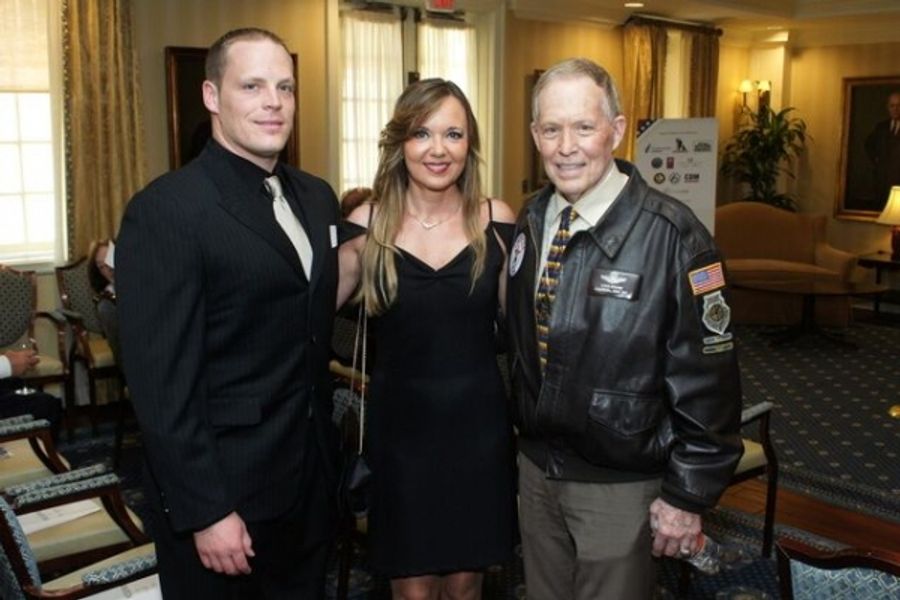 Photo Flash: Tenor Anthony Kearns Pays Tribute to Veterans at Capitol Hill Club Image