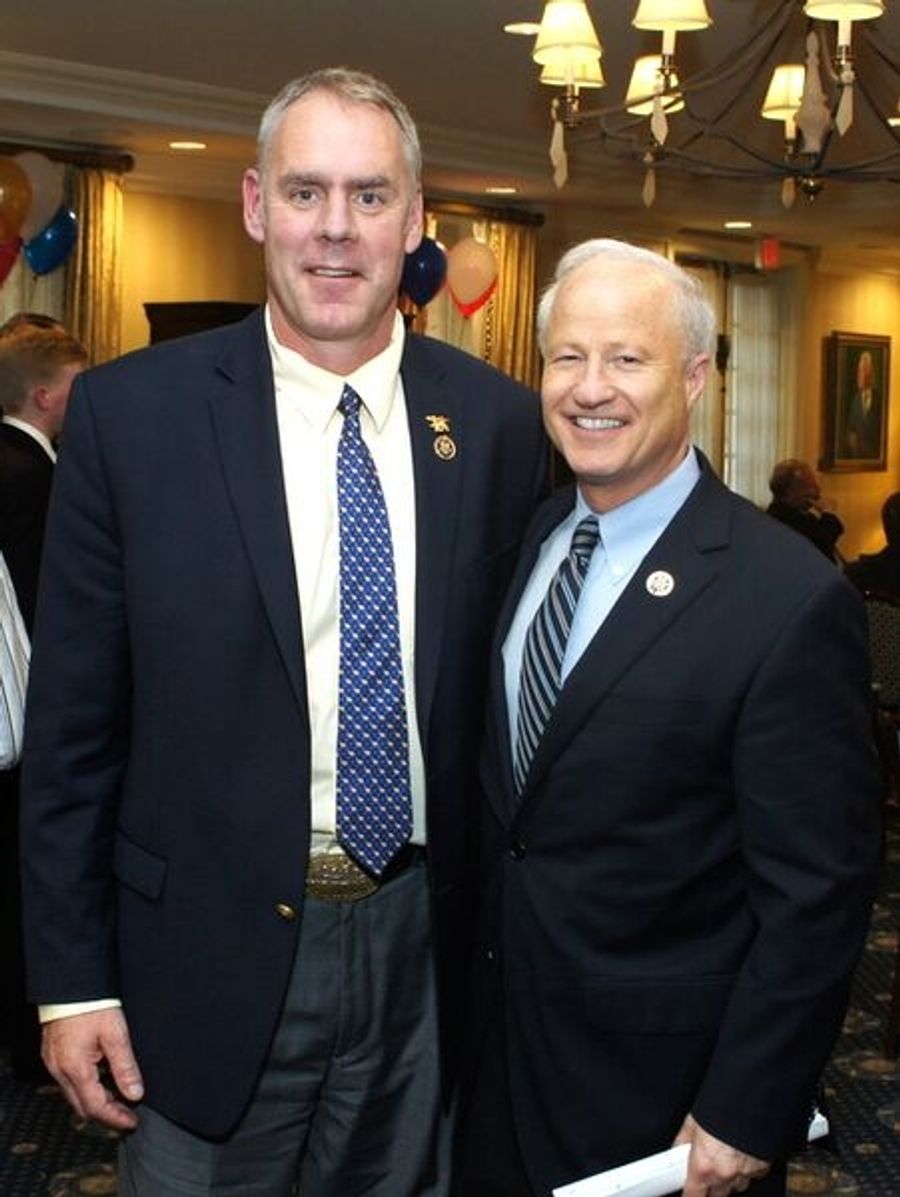 Photo Flash: Tenor Anthony Kearns Pays Tribute to Veterans at Capitol Hill Club Image