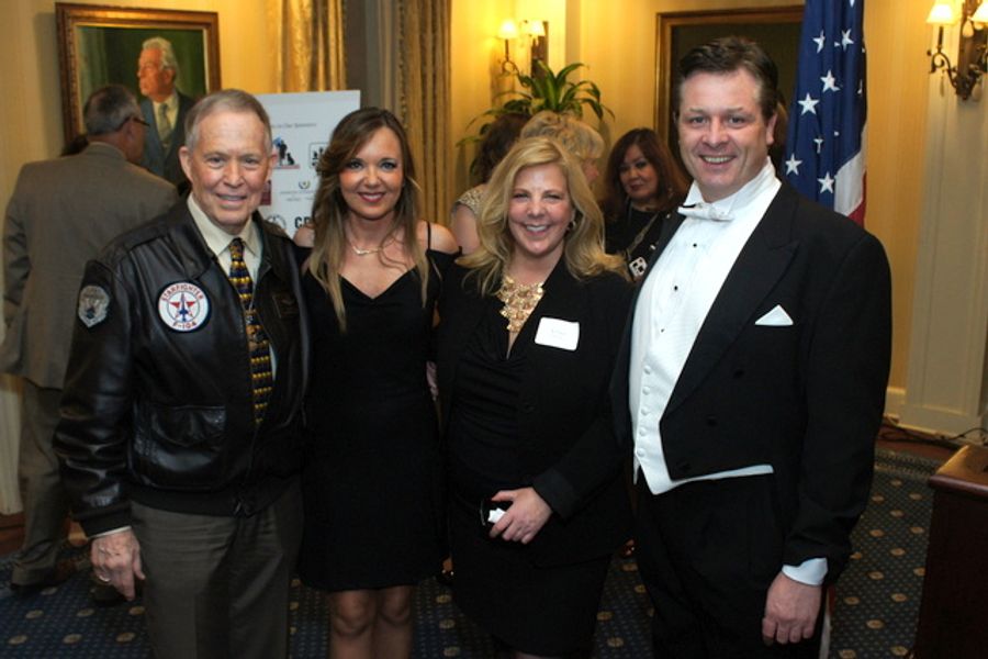 Photo Flash: Tenor Anthony Kearns Pays Tribute to Veterans at Capitol Hill Club Image