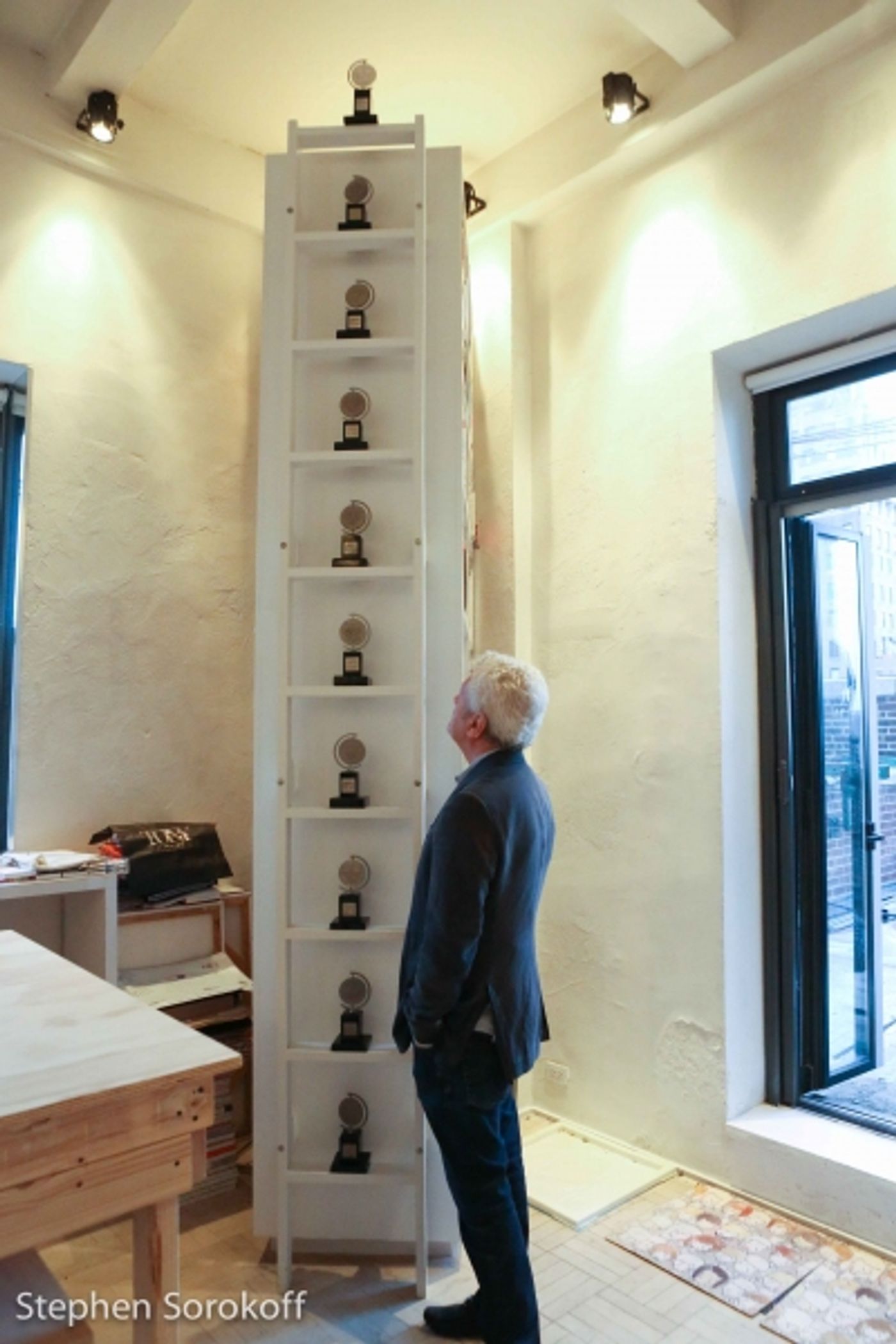 Photo Coverage: Tommy Tune Brings Home Lifetime Achievement Tony Award Photo Coverage: Tommy Tune Brings Home Lifetime Achievement Tony Award Image