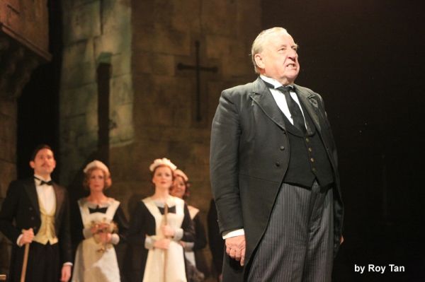 Desmond Barrit Photo